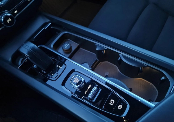 Volvo XC 60 cena 159000 przebieg: 80200, rok produkcji 2020 z Myszków małe 742